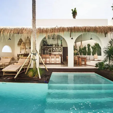 Gorgeous Mediterranean Style 2 Bed, Top Pick!
