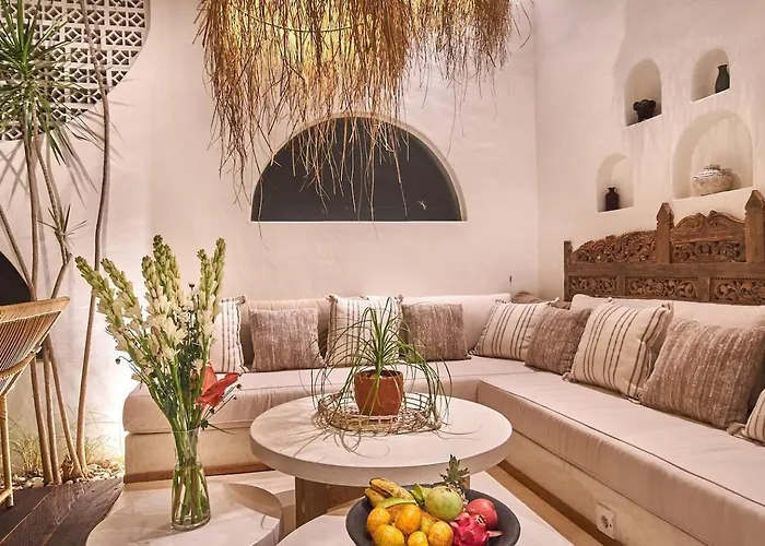 Gorgeous Mediterranean Style 2 Bed, Pick! *