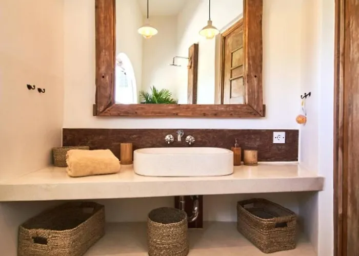 Gorgeous Mediterranean Style 2 Bed, Pick!