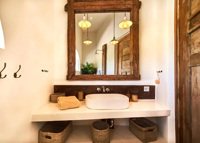 Gorgeous Mediterranean Style 2 Bed, Pick!